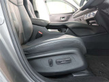 パワーシート搭載。微妙な調整が手軽にでき、ピッタリなポジションで運転することが可能です。