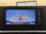 バックガイドモニター付きです。車の後方に小型カメラが付いており、バックする際の後方の様子をモニター上に表示します。