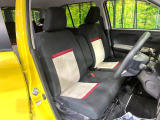 運転席まわりには十分なスペースがあり、大柄な方でもゆったり運転していただける環境です。