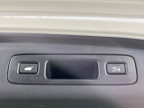【パワーバックドア】スマートキーや運転席のボタンを押すだけでリアゲートが自動で開閉します!荷物を持っている時や、高い位置にあるバックドアを閉める際に便利な機能です♪