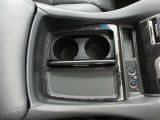 センターコンソールカップホルダー付きです!