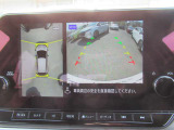 【アラウンドビューモニター装備】 バックカメラによる後方の確認だけでなく4つのカメラで真上から見ている様に周囲360度を写し出し、自車周辺の詳細な状況を確認出来ます。狭い場所での取り回しも安心です。