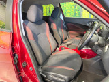 運転席シート廻りは使用感も少なく、良好な状態となっています。前オーナー様が丁寧に使っていたことがよくわかりますね。