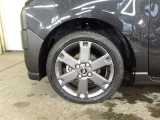 純正15インチアルミホイール装備です☆