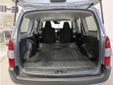 2列目シートを倒すと、大きな荷物の積載も可能です