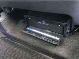 車内でCD DVDのメディアが楽しめます。