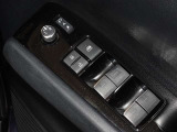 電動格納式ドアミラー・パワーウインドウを装備しています。