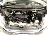【エンジンルーム】・・・内外装だけでなくこちらもクリーニング済み。 納車までにもう1度しっかり点検いたしますので、安心してお乗りいただけると思います。