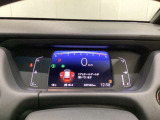 デジタル表示のスピードメーターとタコメーター、燃費やオドメーターなどの表示の他に、ホンダセンシング機能などの表示もできる多機能なマルチインフォメーション・ディスプレイです。