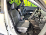 運転席シート廻りは使用感も少なく、良好な状態となっています。前オーナー様が丁寧に使っていたことがよくわかりますね。