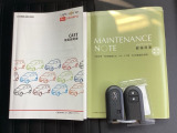 メンテナンスノート【点検整備記録簿・保証書】、取説も揃っています。スマートキーはバッグなどにしまったままボタン操作でエンジンの始動・停止ができて大変便利です。