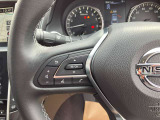 ステアリングスイッチ付きのハンドル!運転に支障をきたすことなくナビ操作が可能です!!