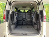 後席を格納すると、これだけの広さが!シーンに合わせたシートアレンジで、大きな荷物も積むことが出来ます♪