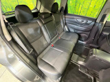 後部座席も気になるようなキズ・汚れやへたり等、大きなダメージはなく、良好な状態です。