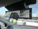インテリジェントル-ムミラ-付です。切り替えレバーで車両後方の映像をミラーに映し出すので車内の状況や天候に左右されず、とっても見やすいです!