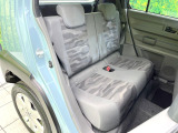 後部座席も気になるようなキズ・汚れやへたり等、大きなダメージはなく、良好な状態です。