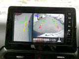 アラウンドビュ-モニタ-装備。上から見下ろしているような映像が表示されるので、車庫入れ時も安心です!