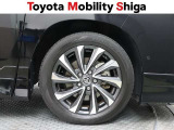 デザイン性に優れたトヨタ純正アルミホイールが装着されています。