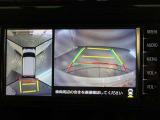 パノラミックビューモニター付きです。車両を上から見たような映像をモニター画面に表示。運転席からの目視では見にくい、車両周辺の状況をリアルタイムでしっかり確認できます。