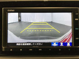 【バックモニター】駐車時に後方がリアルタイム映像で確認できます。大型商業施設や立体駐車場での駐車時や、夜間のバック時に大活躍!運転スキルに関わらず、今や必須となった装備のひとつです!