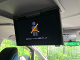 【フリップダウンモニター】大画面モニターで後席でもエンタメをお楽しみいただけます。小さなお子様にも大人気の装備です♪