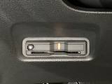 ハンドルの左下にETCがついています。高速道路の料金所の通過も楽々です。 カードの取り出しもしやすい場所についています。