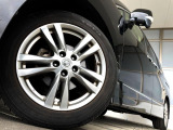 【純正18インチアルミホイール】外観にマッチした純正アルミホイールを装着しております。各種社外アルミホイールや、スタッドレスタイヤも取扱いしております。是非ご相談ください♪