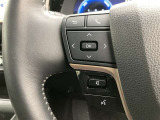 運転中、オーディオの操作をしてて、ハッとしたことはありませんか?ステアリングスイッチは、運転中でもハンドルでオーディオの操作が可能です。安全なドライブをサポートします。