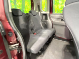 後部座席も気になるようなキズ・汚れやへたり等、大きなダメージはなく、良好な状態です。