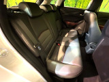 後部座席も気になるようなキズ・汚れやへたり等、大きなダメージはなく、良好な状態です。