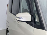 【ウインカー付ドアミラー】視認性が上がり、車・バイク事故防止にもつながります。