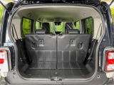普段のお買い物や通勤、送迎等に十分な荷室スペースを確保しております。セカンドシートを倒すと、大きな荷物の積載も可能です♪