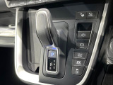 【純正オプションエレクトロシフトマチック】エレクトロシフトマチックならハンドルからの移動距離が短く操作もスムーズ!また、足元が広くなりすっきりしますので、大柄な方でも快適にお過ごしいただけます。