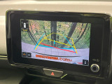 【バックカメラ】駐車時に後方がリアルタイム映像で確認できます。大型商業施設や立体駐車場での駐車時や、夜間のバック時に大活躍!運転スキルに関わらず、今や必須となった装備のひとつです!