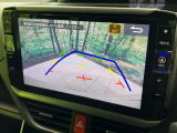 【バックカメラ】駐車時に後方がリアルタイム映像で確認できます。大型商業施設や立体駐車場での駐車時や、夜間のバック時に大活躍!運転スキルに関わらず、今や必須となった装備のひとつです!