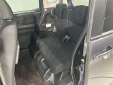 広々とした後部座席です♪気になるキズや汚れなどなく良好な状態です。