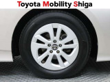 デザイン性のあるトヨタ純正アルミホイールが装着されています。