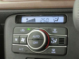 エアコンはオートエアコンになっています。