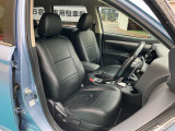自社整備工場併設! 納車整備からアフターフォローまでお任せください。 車検や定期点検、オイル交換はもちろん、ナビやドラレコ、バックカメラ、ETC等の取り付けも当店にお任せください。