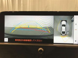 【バックモニター】駐車時に後方がリアルタイム映像で確認できます。大型商業施設や立体駐車場での駐車時や、夜間のバック時に大活躍!運転スキルに関わらず、今や必須となった装備のひとつです!