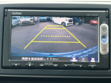 バックモニター装備。画面にて後方の確認が行えるので、バック駐車や車庫入れの際には重宝します。車の運転に慣れない方でも安心のガイドライン表示機能付。
