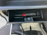 グローブボックス