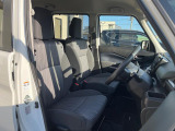 運転席シート廻りは使用感も少なく、良好な状態となっています。前オーナー様が丁寧に使っていたことがよくわかりますね。