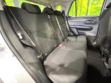 後部座席も気になるようなキズ・汚れやへたり等、大きなダメージはなく、良好な状態です。