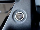 エンジンの始動は、ブレーキペダルを踏みながらボタンをワンプッシュするだけでOK!