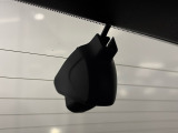 純正リア用ドライブレコーダーが装備されております。純正品につき保証対象の製品となり、安心してお使いいただけます。