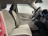 【運転席】シート周りは使用感も少なく、良好な状態となります。丁寧につかわれていたことがよくわかります。