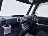 ダイハツのお店では、ダイハツ車を知り尽くしたプロフェッショナルが、専用の診断機器を使って各システムを点検しております。