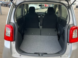 リア席を倒せば広々とした空間の出来上がり、荷物がたくさん載せられますよ。