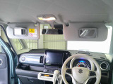 運転席・助手席ともにサンバイザー内側に鏡がついております。